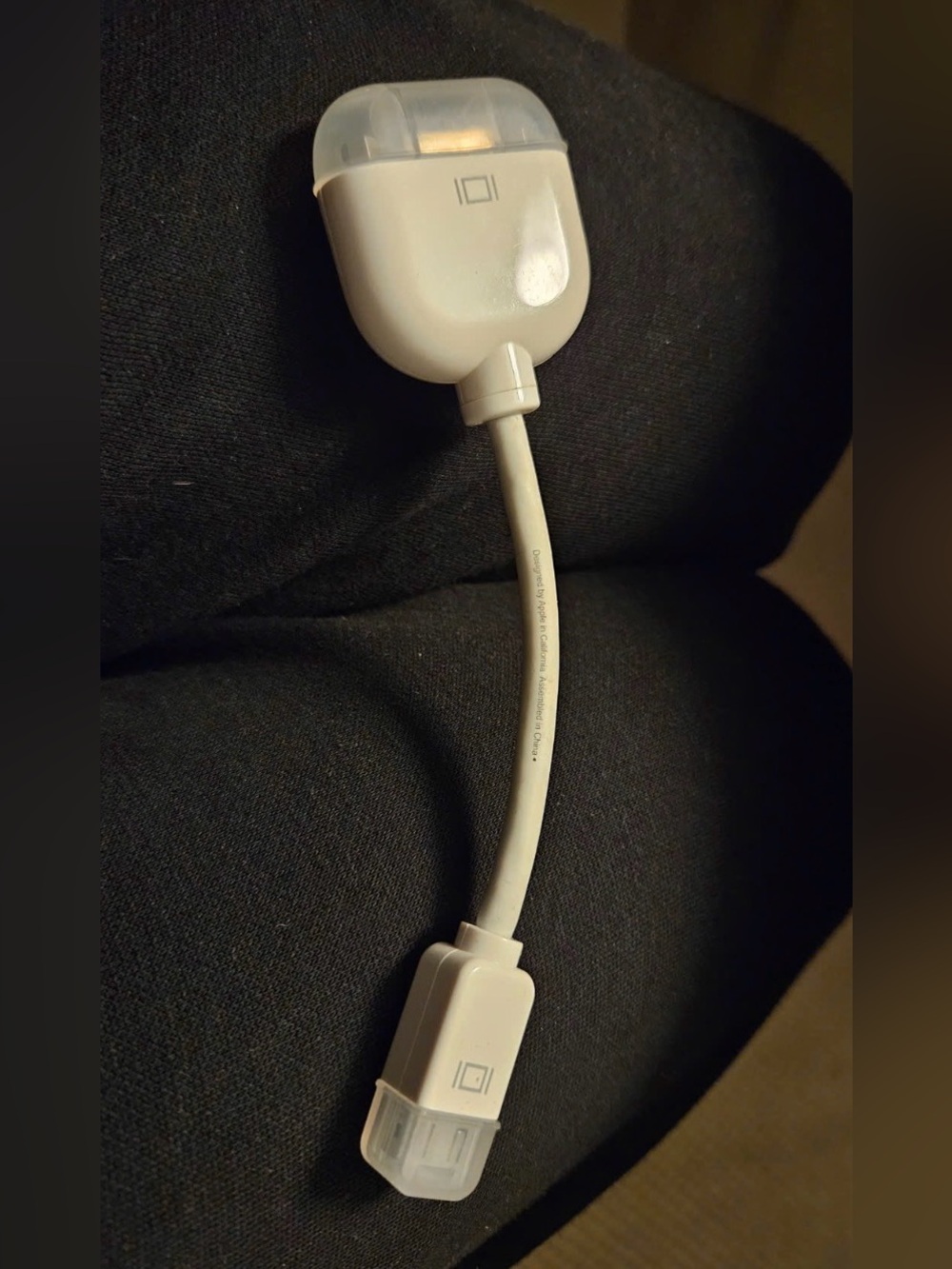 Apple mini DVI to VGA Adapter